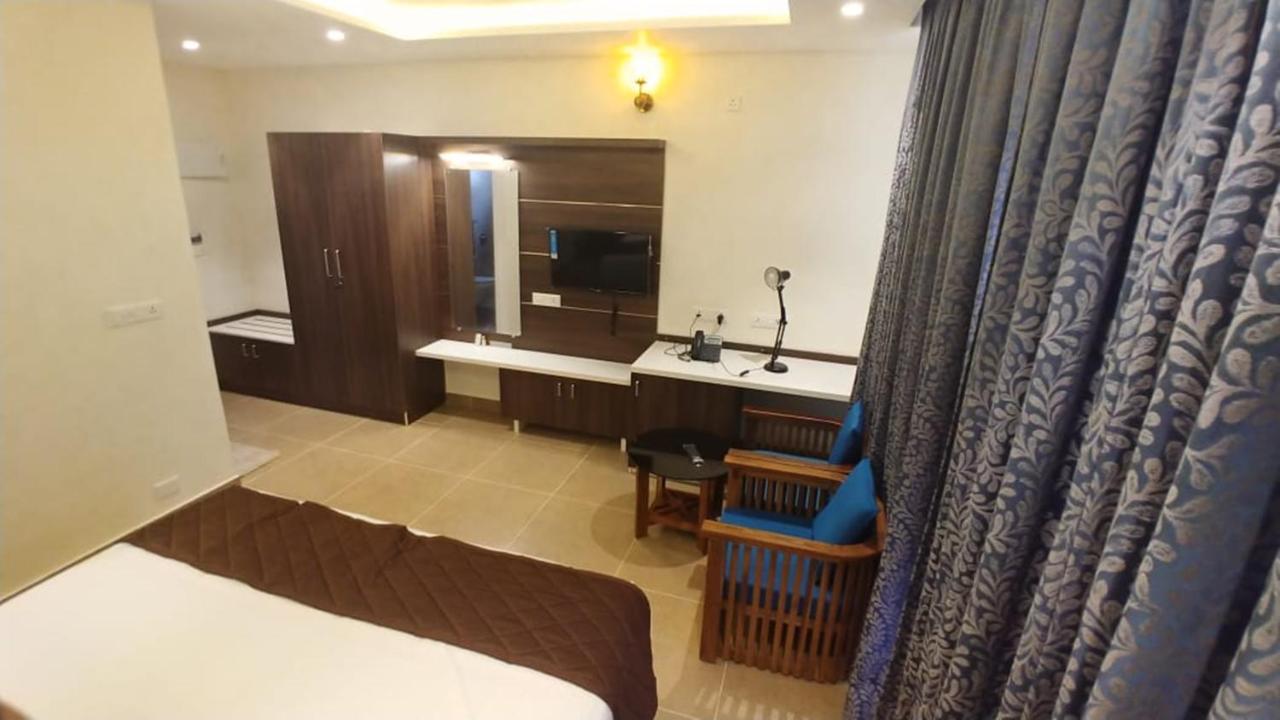 Mirth Hotels And Resorts Kanthalloor Exterior photo